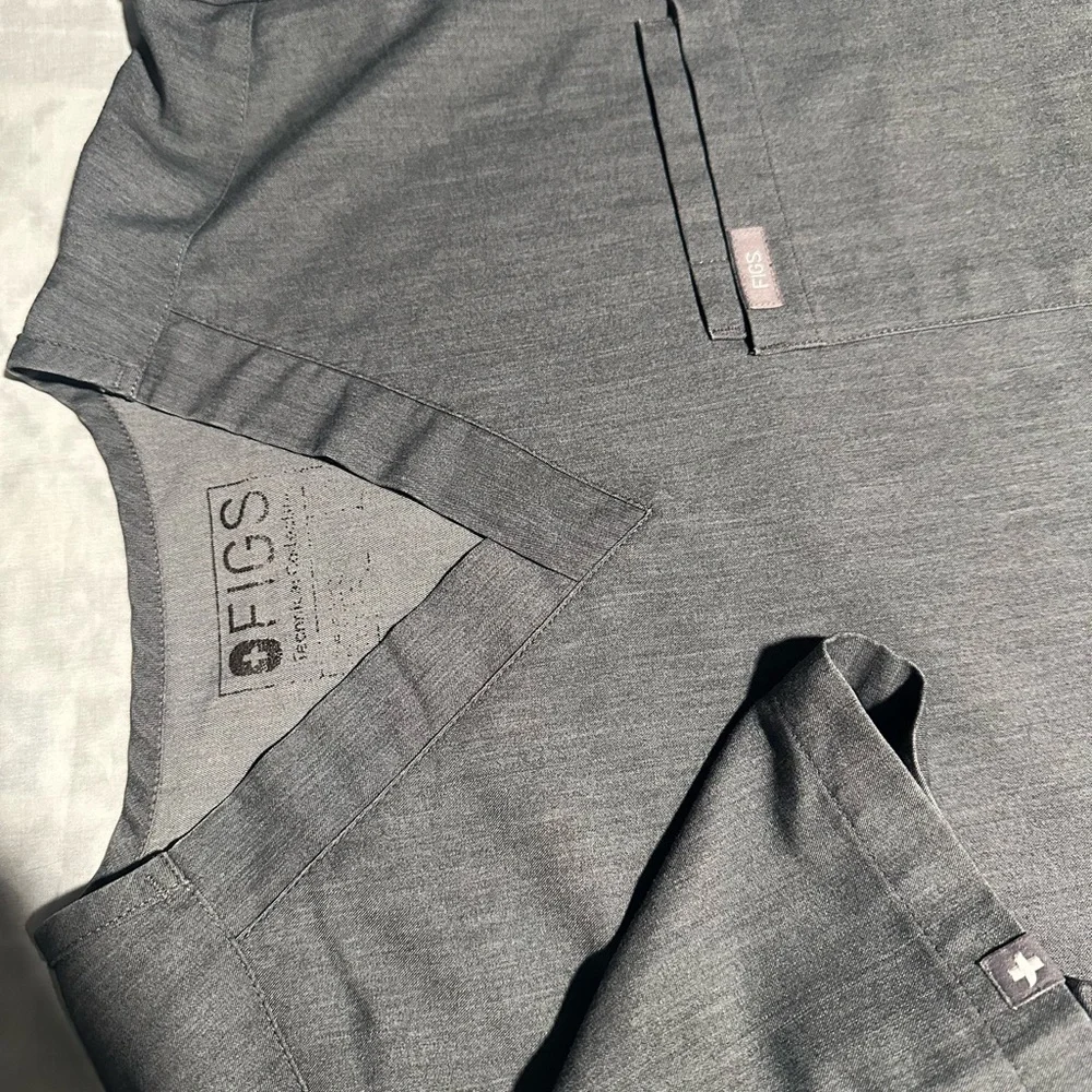 Figs Gray Scrub Mens jogger Set with Green Accent size top XS pants S